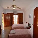 Vergina 2* Perissa (Santorini)